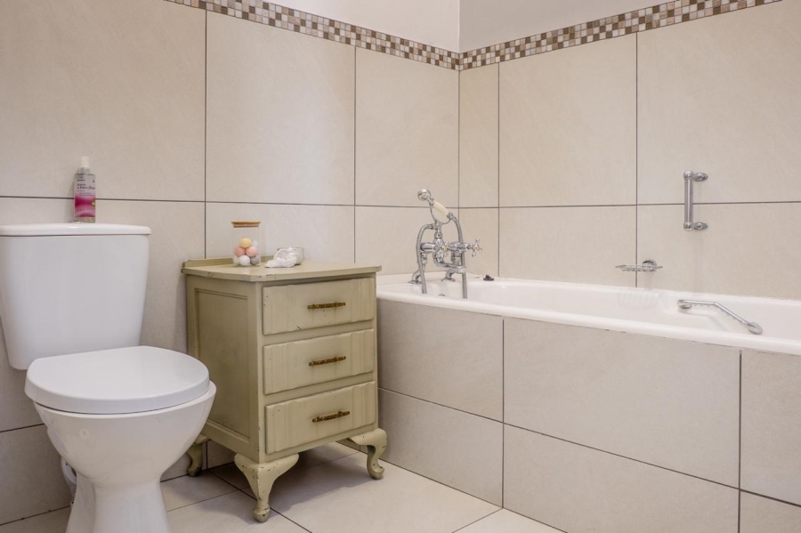 4 Bedroom Property for Sale in Britannica Heights Western Cape
